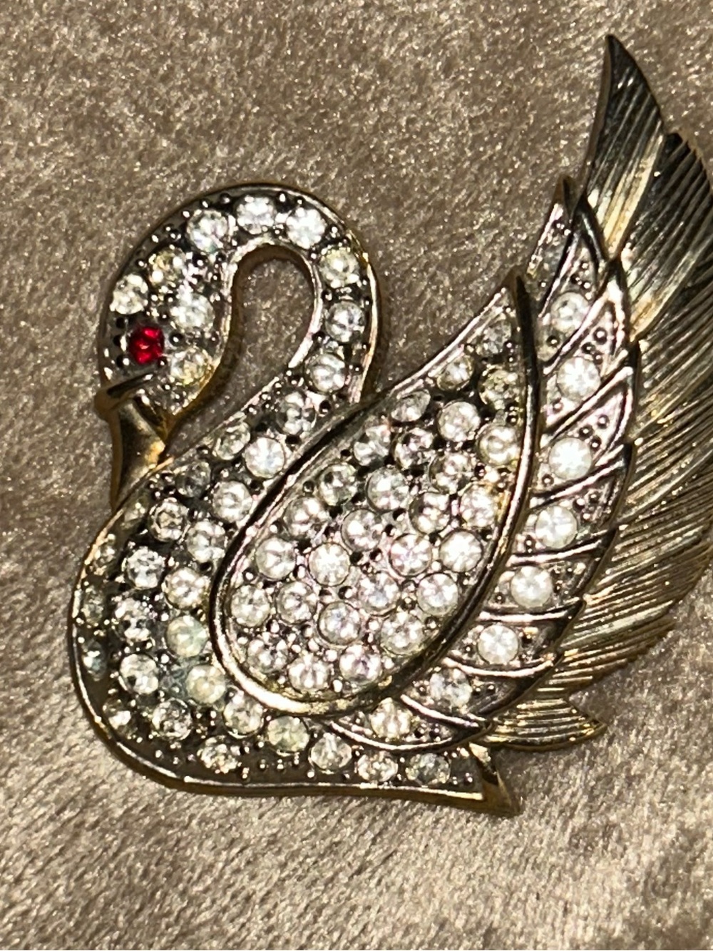 Crystal Swan Brooch Pin - White Crystal Accent NWOt never worn